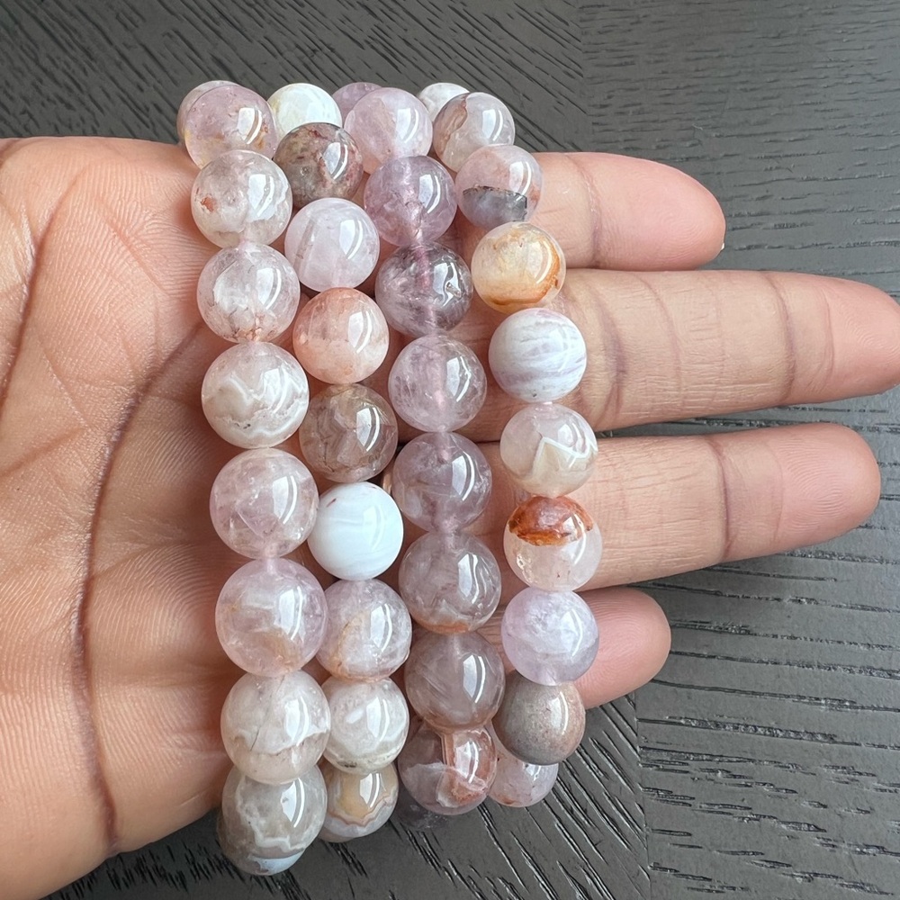 (ONE) Amethyst agate bracelet 10mm / 6.75’ - Picture 4 of 7